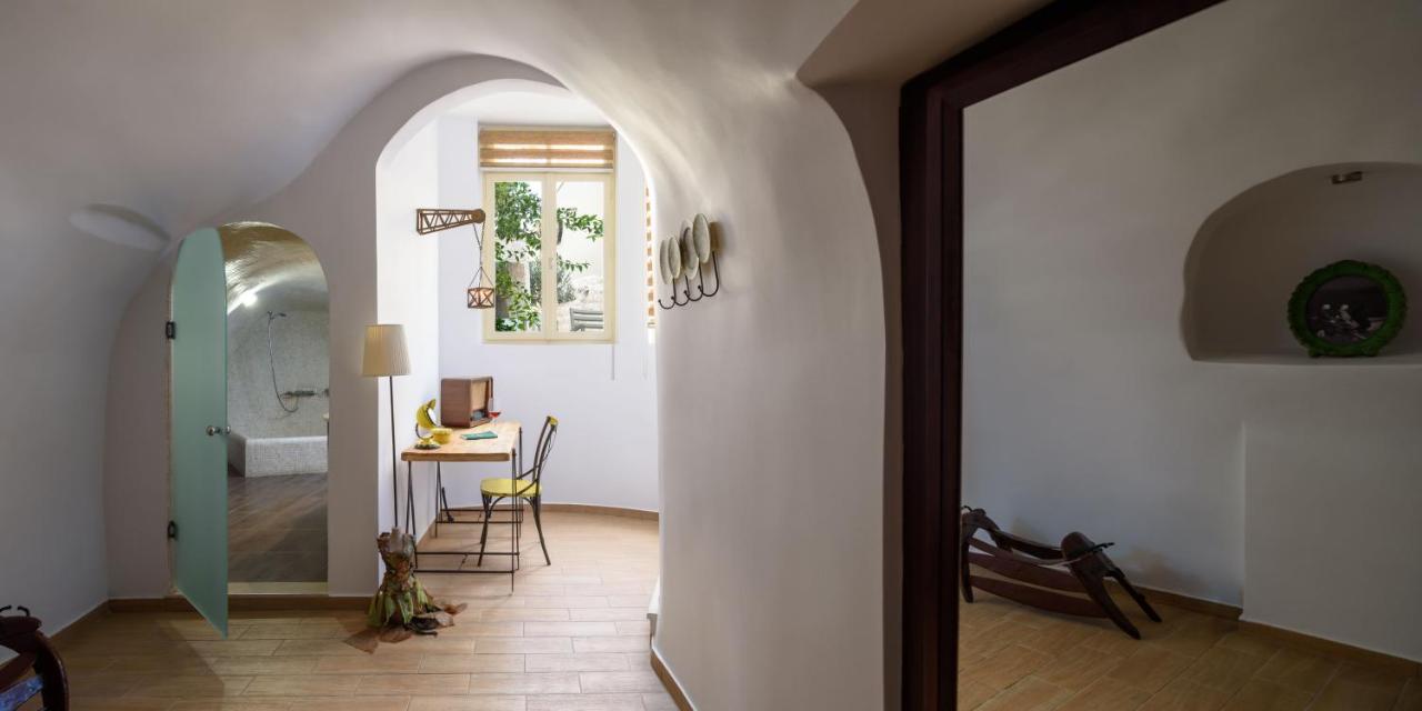 Suite Home Santorini Φηρά Εξωτερικό φωτογραφία